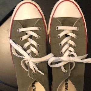 Womens size 10 Converse Allstars